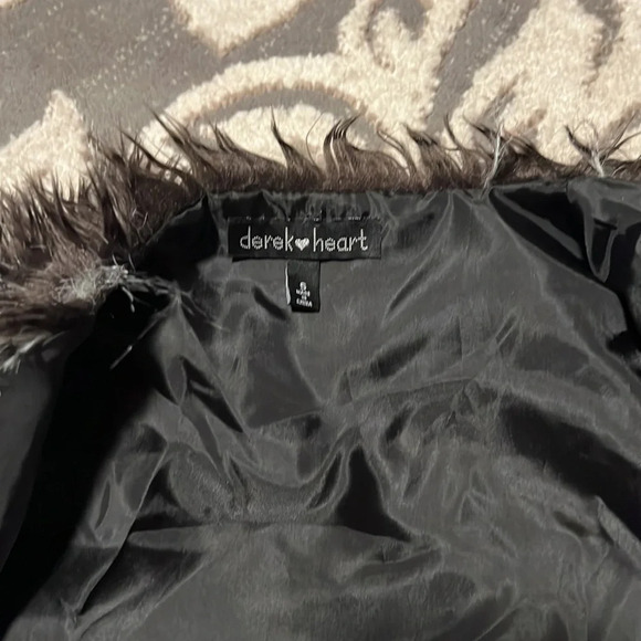 Derek heart vest. Like new. - Picture 3 of 5